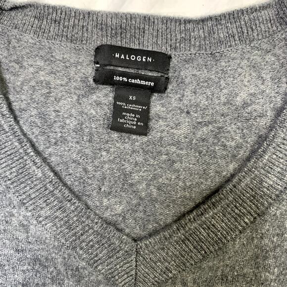 Halogen Cashmere Gray V neck Fine Ribbed Cozy timeless sweater xs - Picture 2 of 4